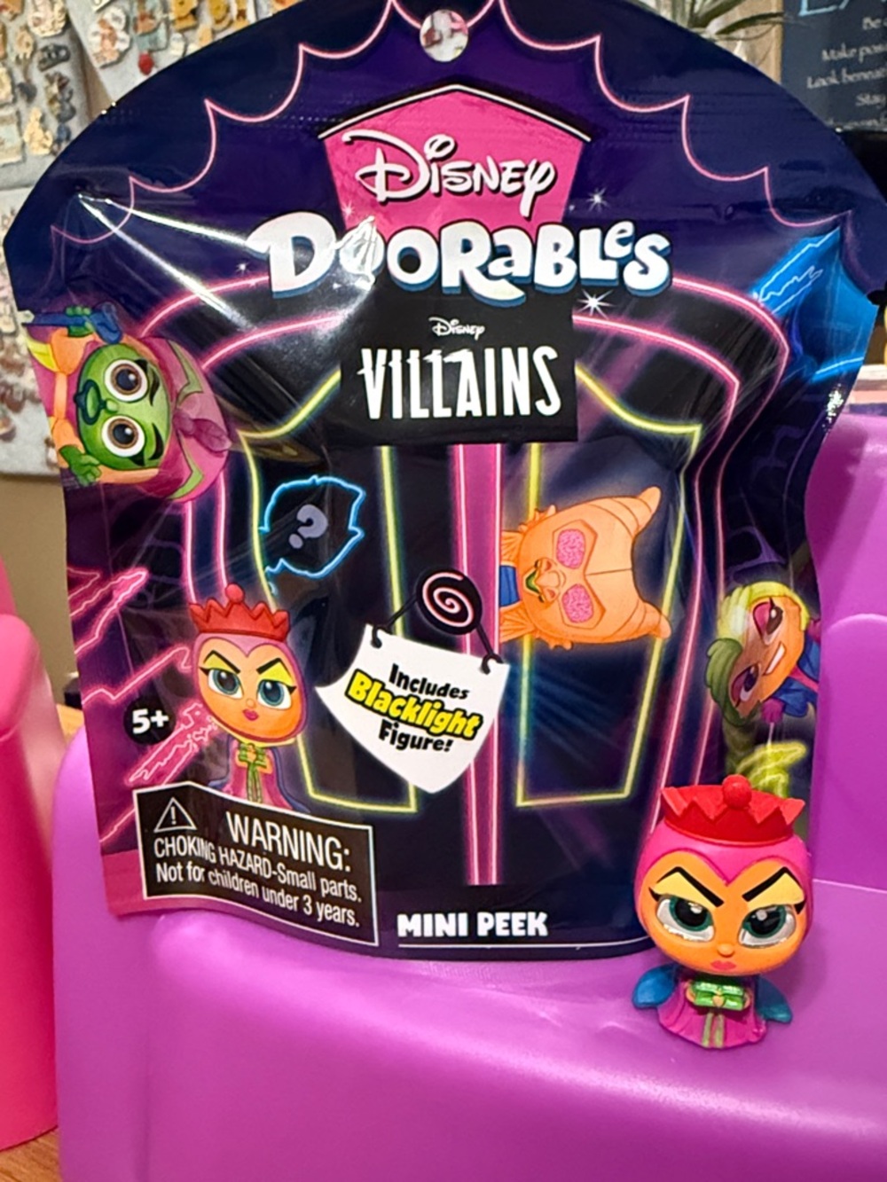 The Ultra Rare Villians QUEEN Mini Peek Toy -